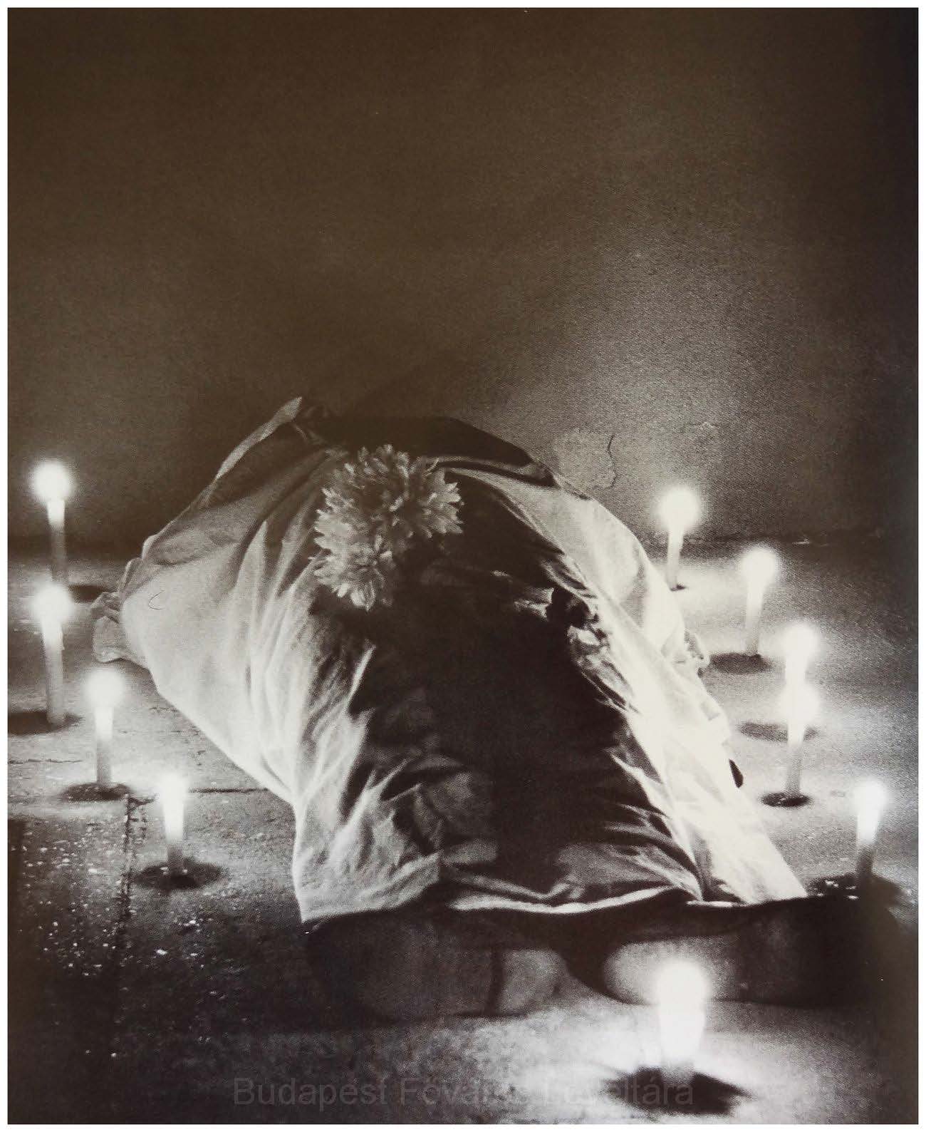 3. „Nyugodjék békében.” (Budapest, XI. kerület, Móricz Zsigmond körtér, 1956. november 4. körül)<br><i>(BFL XV.19.g.1.0201)</i>