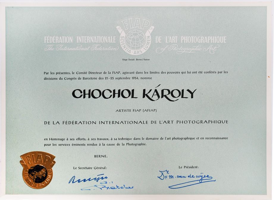 A FIAP Nemzetközi Fotóművész Szövetség <b>(AFIAP)</b> (a FIAP művésze) minősítése, <br>1954. szeptember 21-25.<br><i>(BFL XV.19.g.4.26)</i>