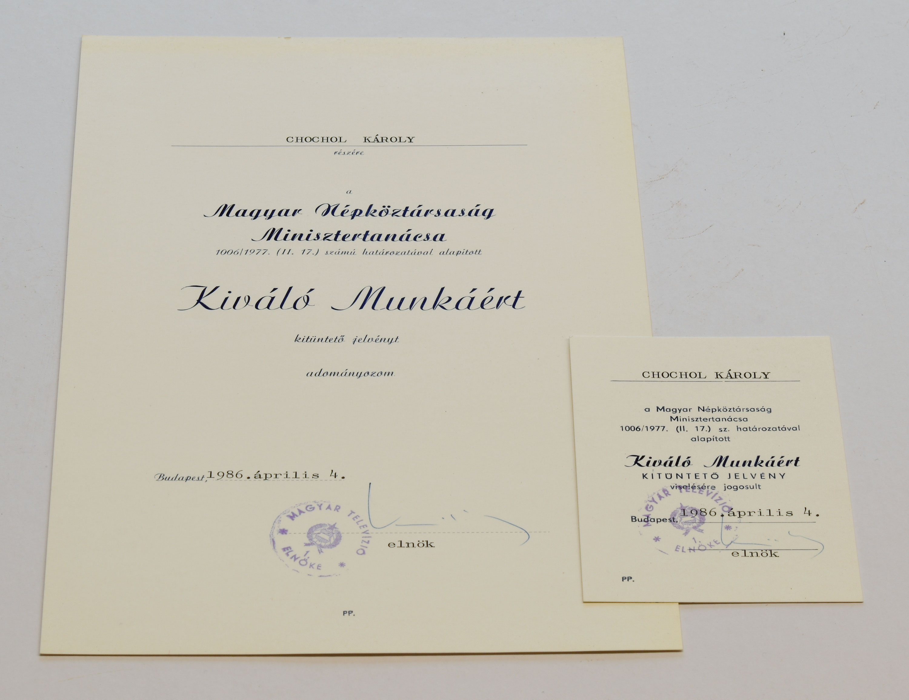 <b>„Kiváló Munkáért”</b> kitüntető jelvény, a Magyar Népköztársaság Minisztertanácsa által adományozva.<br> 1986. április 4.<br><i>(BFL XV.19.g.4.19)</i>