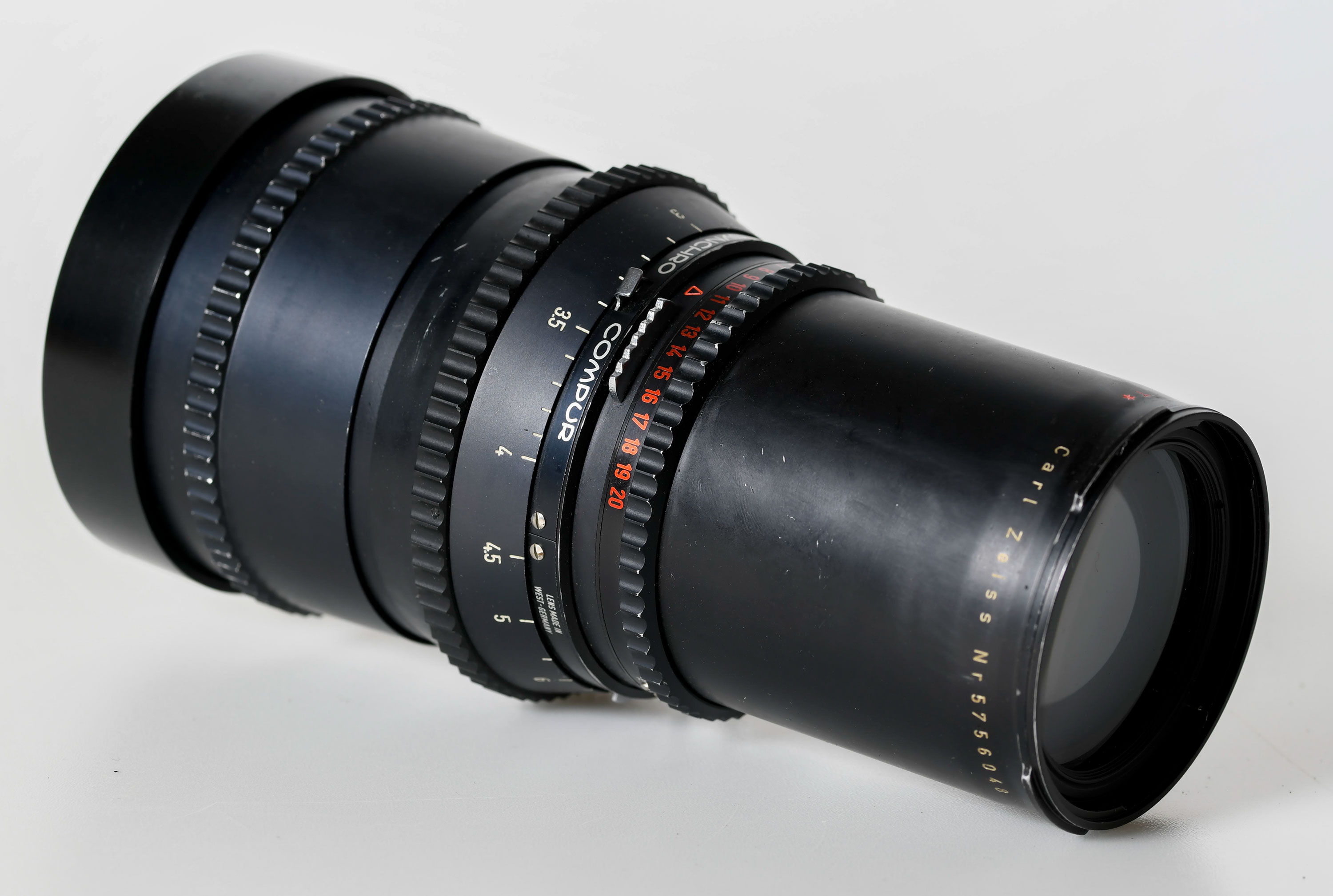 Sonnar f/5.6; 250 mm teleobjektív <br><i>A Chochol-család gyűjteményéből. A fotót Tálas Róbert készítette</i>
