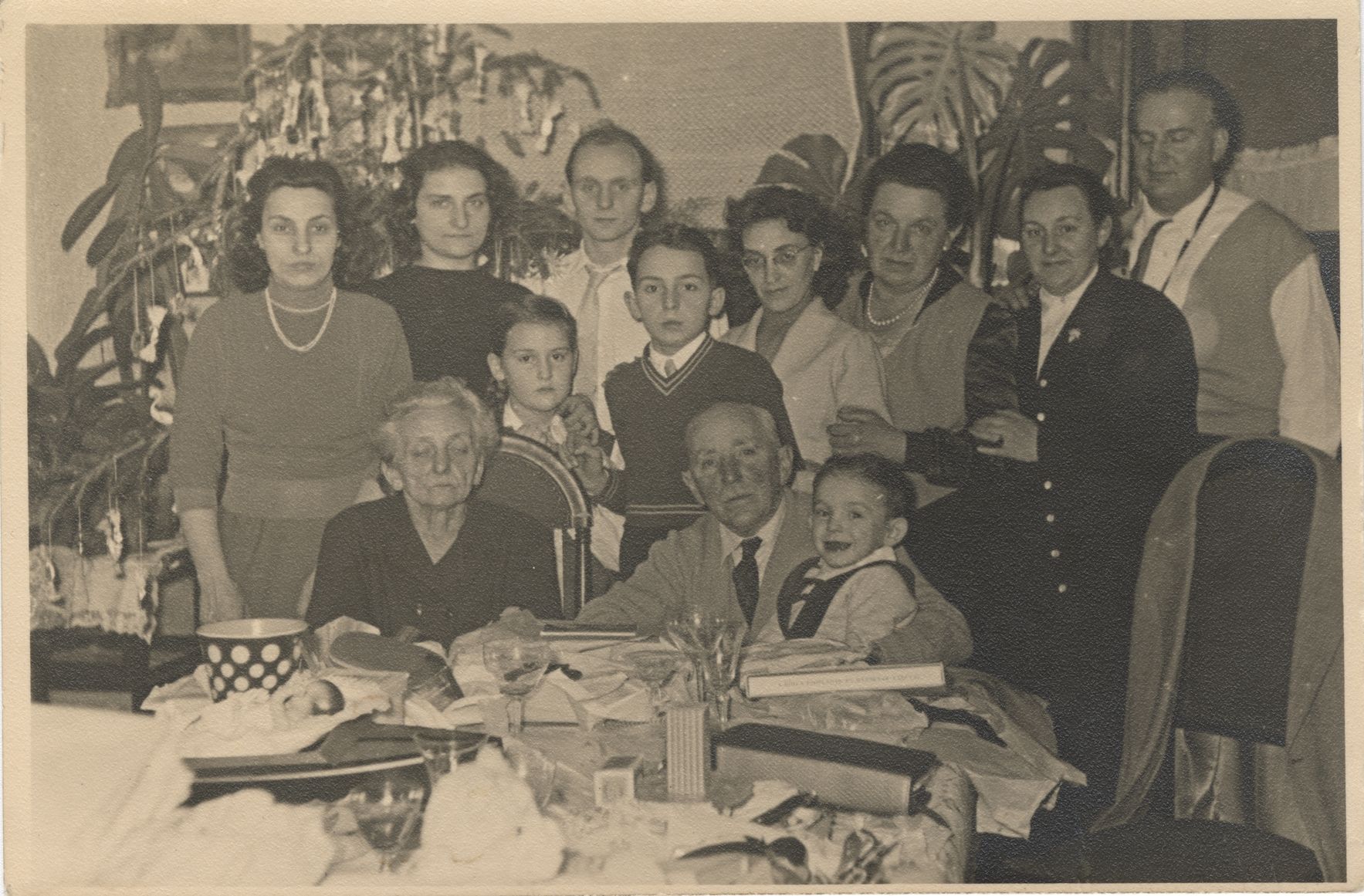 Karácsonyi családi fotó 1950 körül<br><i>A Chochol-család gyűjteményéből</i>