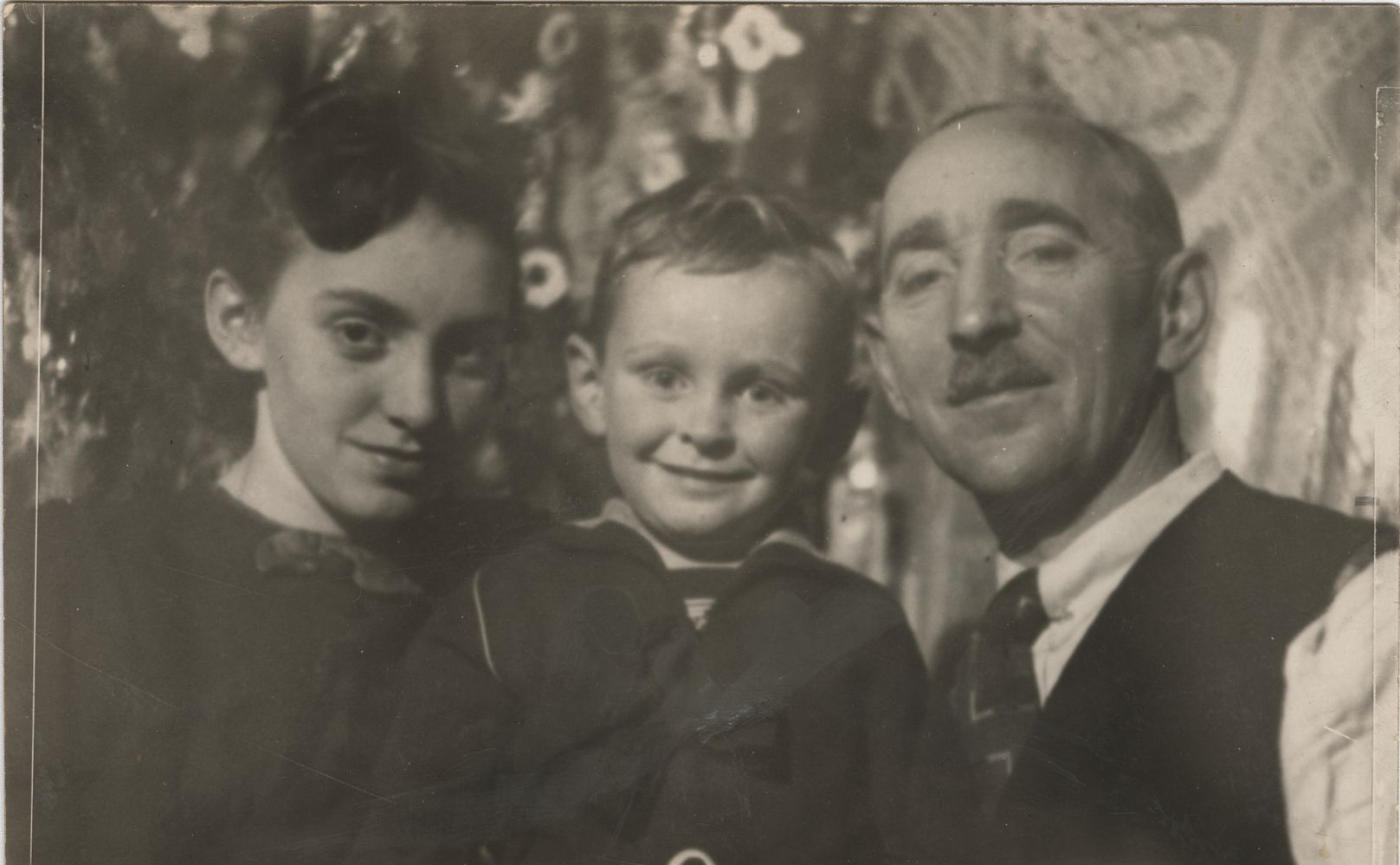 Chochol Károly nővérével, Etelkával és édesapjukkal, 1938k.<br><i>A Chochol-család gyűjteményéből</i>